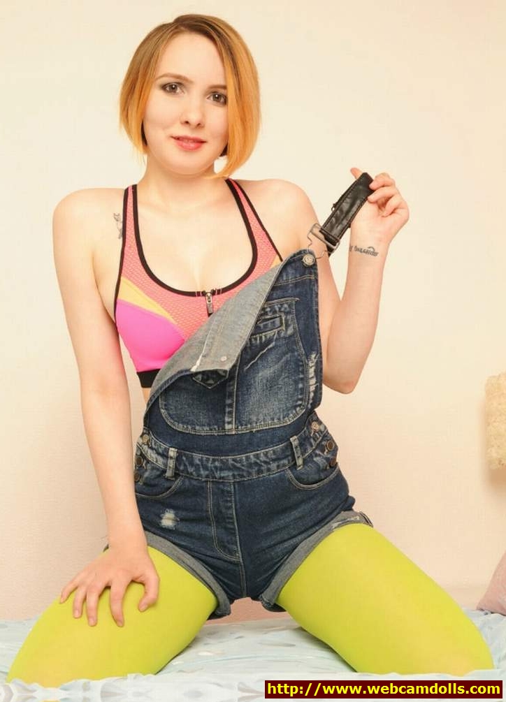 Redhead Teen Girl in Yellow Opaque Pantyhose and Blue Denim Overalls on Webcamdolls